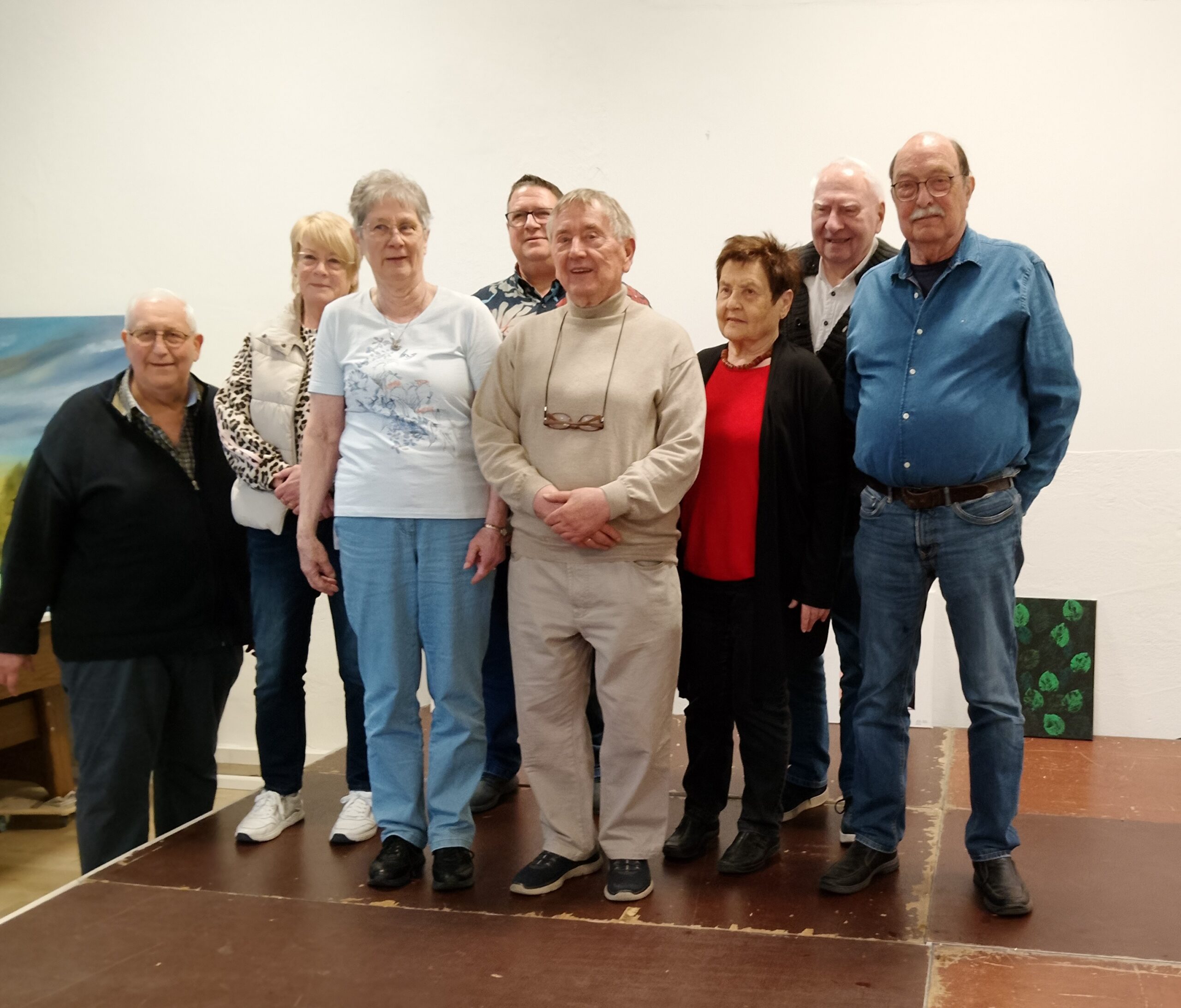 neuer Vereinsvorstand
von links: Uwe Tasler, Gabi Beka, Brigitte Thiede, Markus Tasler, H-W. Neumann, Marianne Neumann, Georg Brucker, Richard Linde